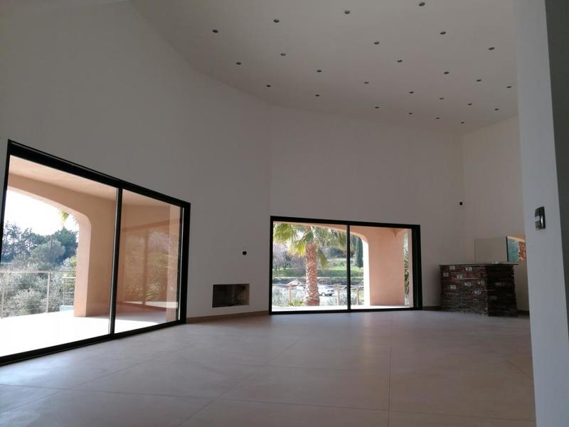 Maison - 280 m² - 6 pièces