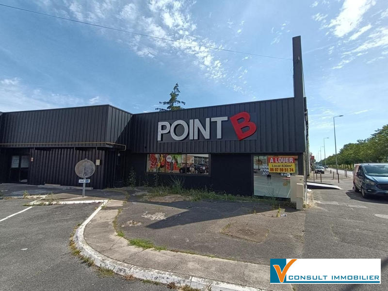 Local commercial - 832 m²