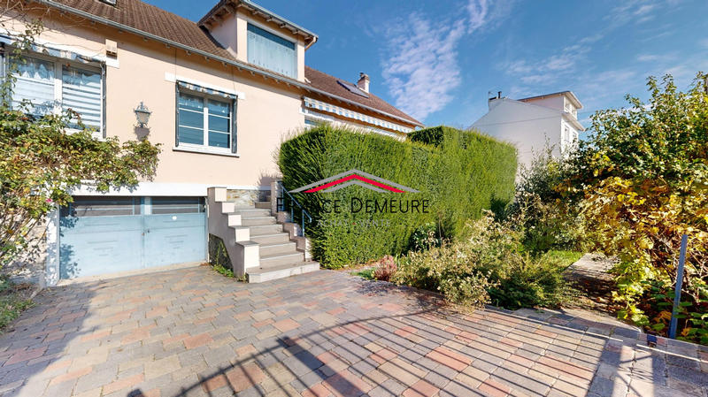 Maison - 178 m² - 8 pièces