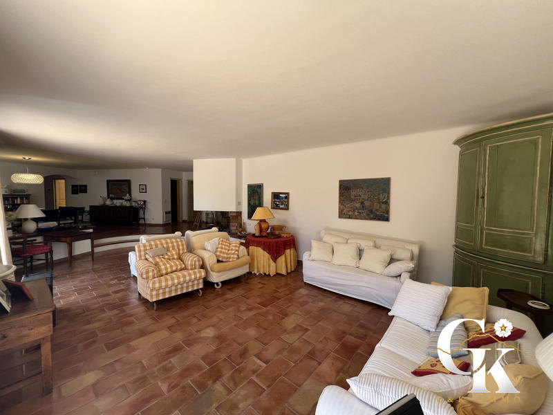 Maison - 250 m² - 7 pièces