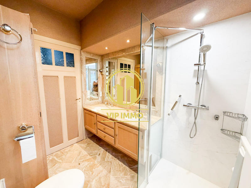 Maison - 166 m² - 8 pièces