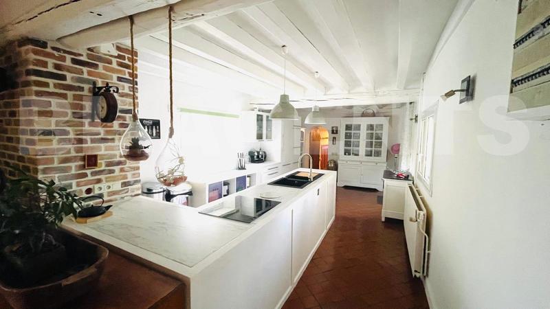 Demeure - 261 m² - 8 pièces