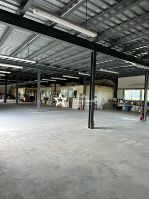 Entrepôt - 730 m²