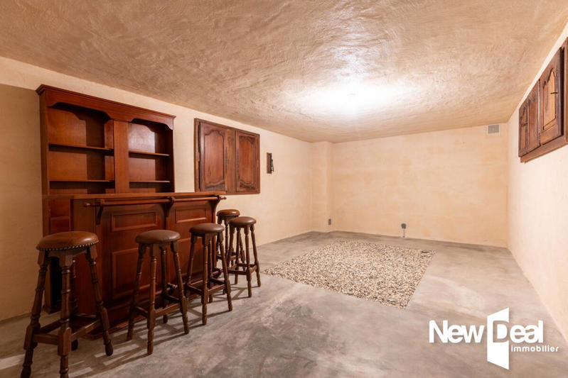 Maison - 230 m² - 7 pièces