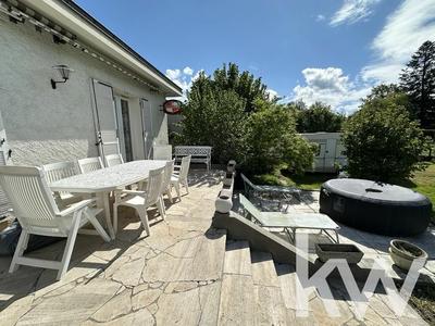 Maison - 202 m² - 8 pièces