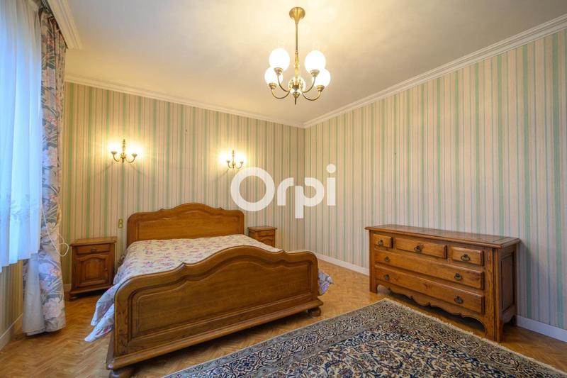 Maison - 226 m² - 8 pièces