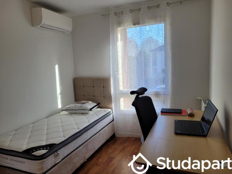 Chambre - 10 m² - 1 pièce