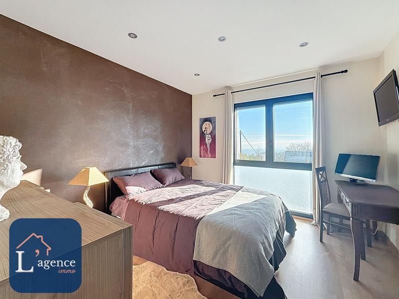 Maison - 202 m² - 8 pièces