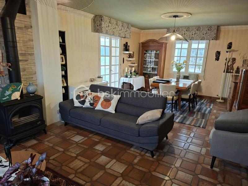 Maison - 220 m² - 11 pièces