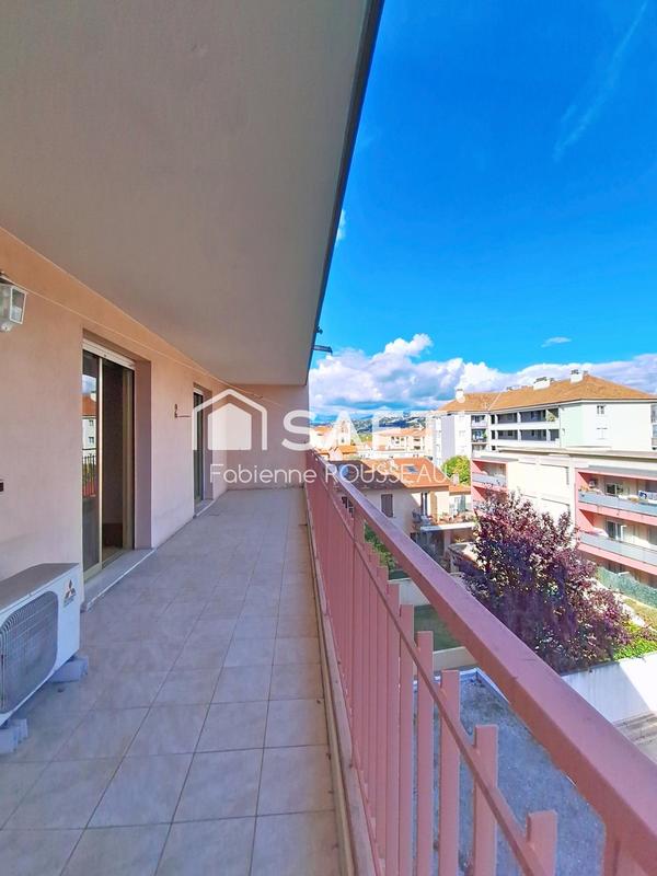 Appartement - 94 m² - 4 pièces