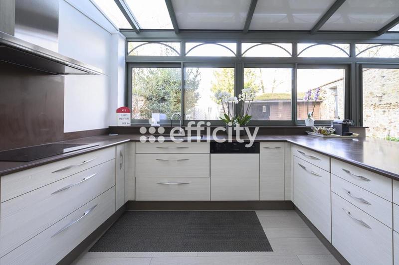 Maison - 223 m² - 9 pièces