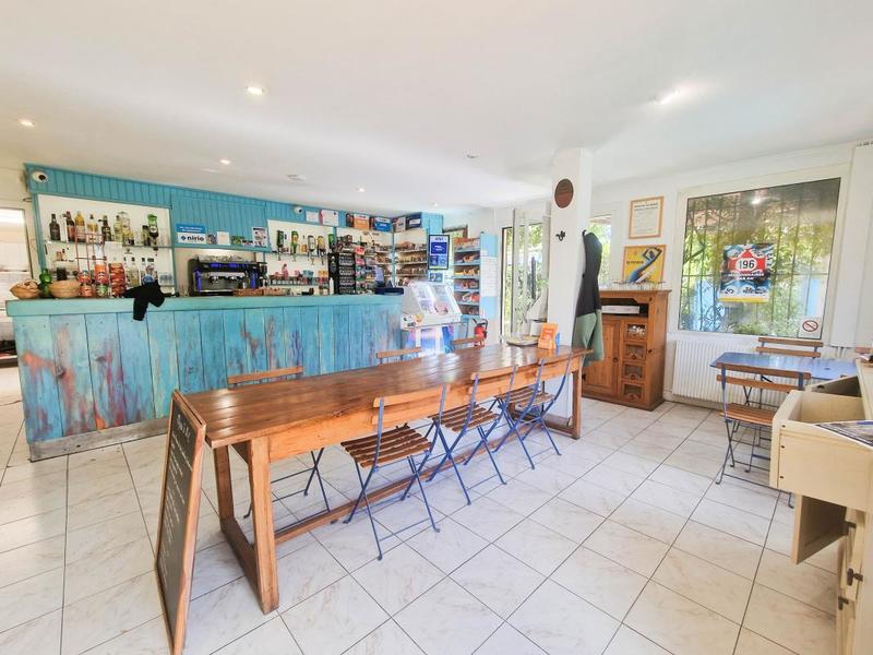 Local commercial - 180 m² - 6 pièces