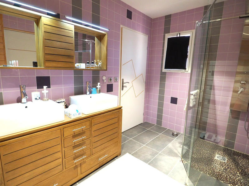 Maison - 232 m² - 8 pièces