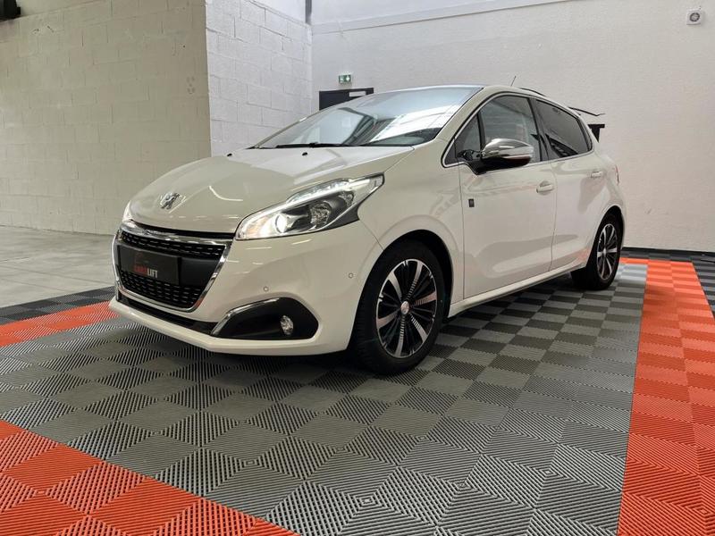 Peugeot 208 Phase 2 1.2 Puretech 110 Ch Eat6 Tech Edition Toit Panoramique - Garantie 6 mois