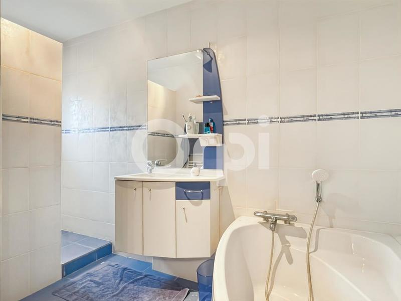 Maison - 260 m² - 9 pièces