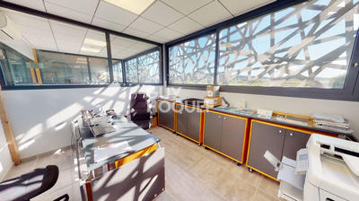 Local d'activité / Entrepôt - 121 m² - 7 pièces