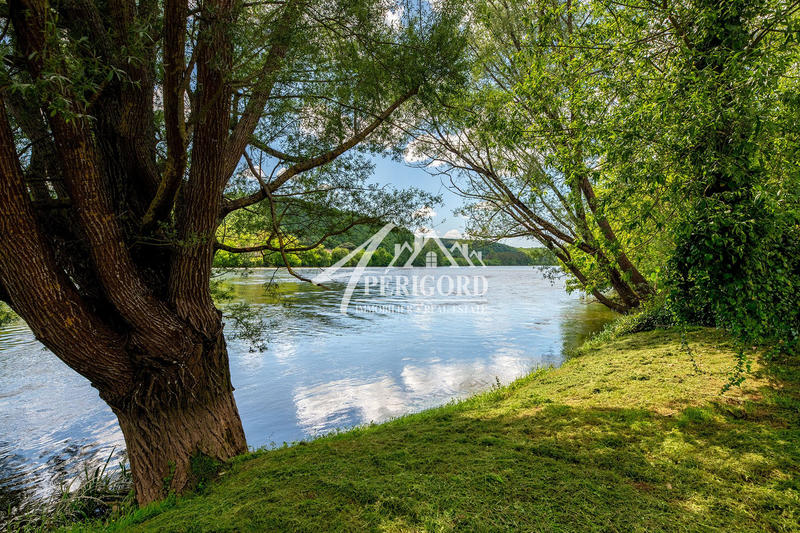 Maison ancienne - 360 m² - 13 pièces