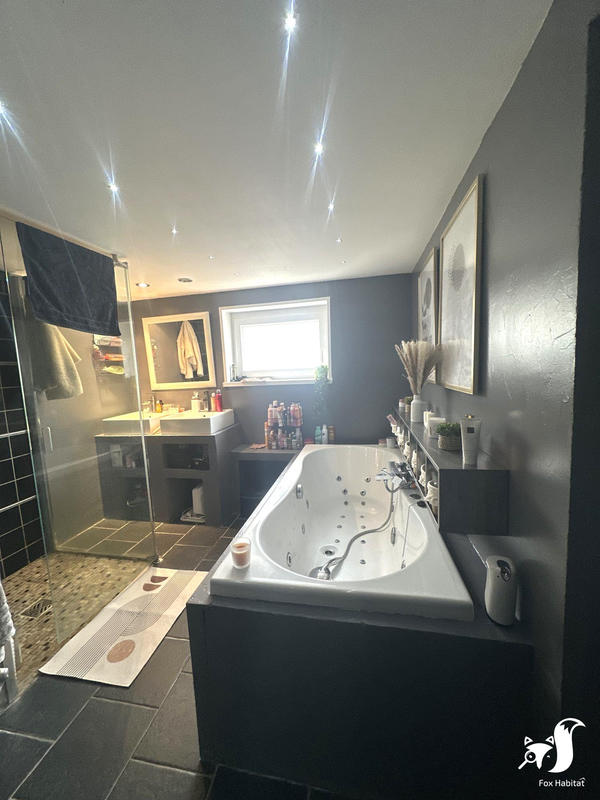 Maison - 245 m² - 8 pièces