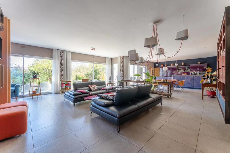 Maison - 230 m² - 8 pièces