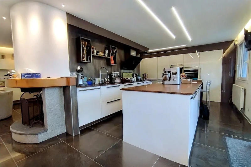 Propriété - 165 m² - 6 pièces