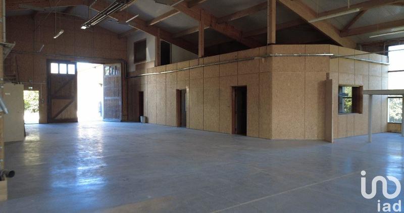 Local commercial - 978 m²