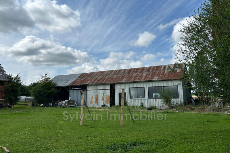 Grange - 300 m² - 1 pièce