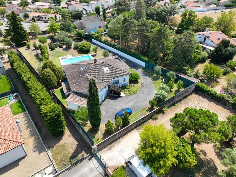 Maison - 196 m² - 6 pièces