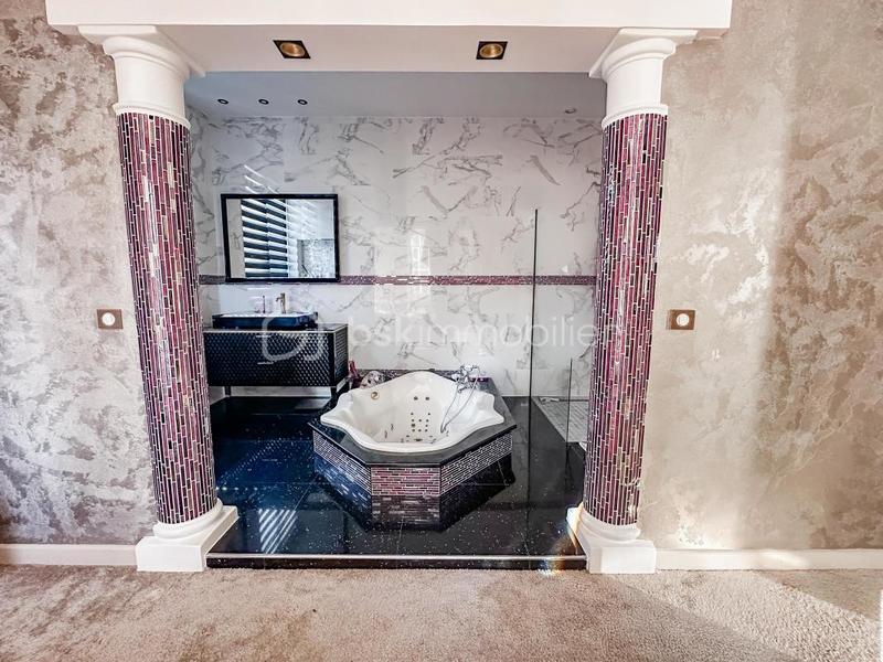 Demeure - 496 m² - 14 pièces