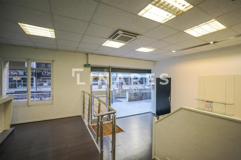 Local commercial - 125 m² - 6 pièces