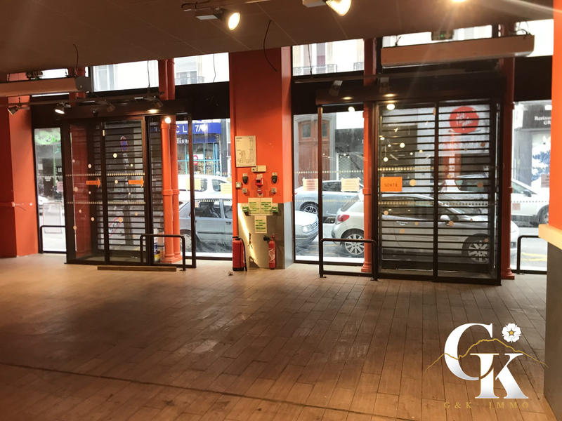 Local commercial - 1 172 m² - 11 pièces