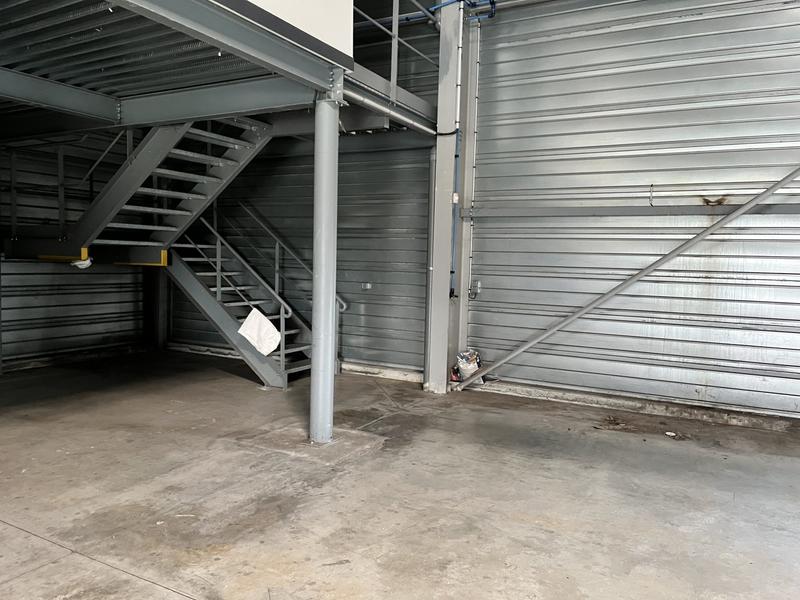 Local d'activités - 1 300 m²