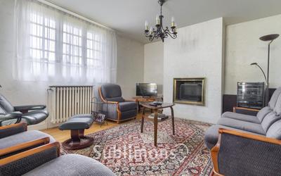 Maison traditionnelle - 144 m² - 8 pièces