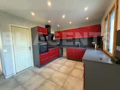 Maison traditionnelle - 96 m² - 5 pièces