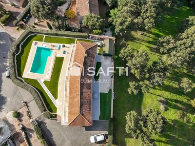 Villa - 250 m² - 9 pièces