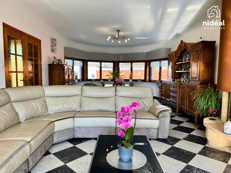 Maison - 185 m² - 8 pièces