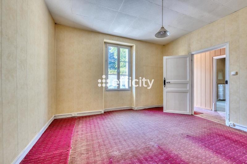 Maison - 180 m² - 8 pièces