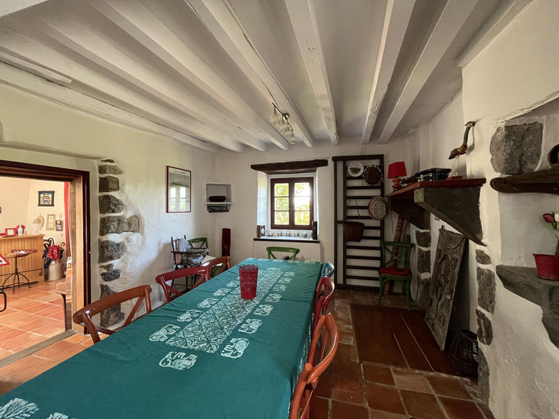 Maison - 325 m² - 11 pièces