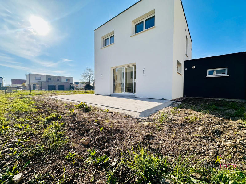 Maison - 97 m² - 5 pièces