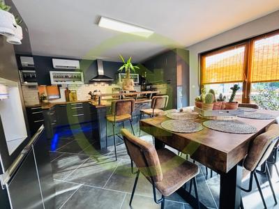 Maison - 217 m² - 8 pièces