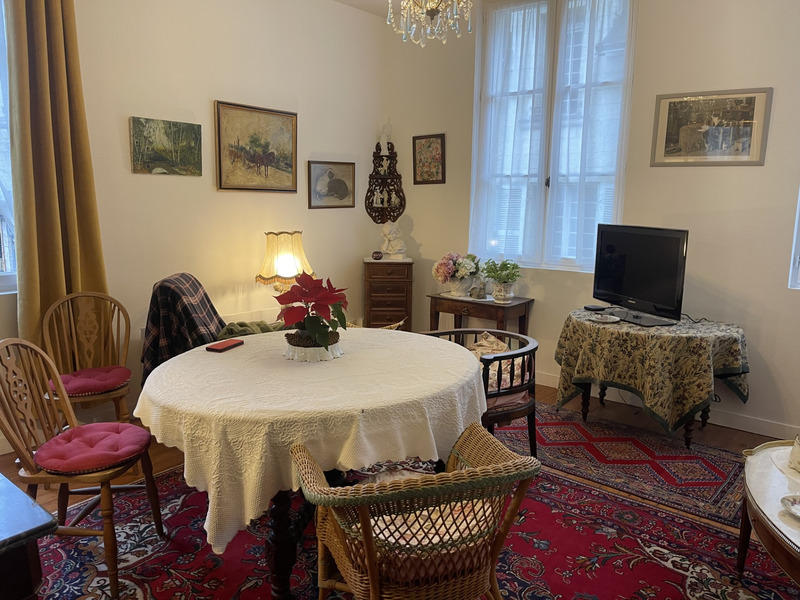 Appartement bourgeois - 93 m² - 6 pièces