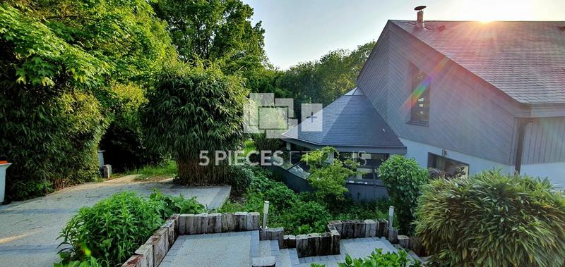 Maison - 250 m² - 10 pièces