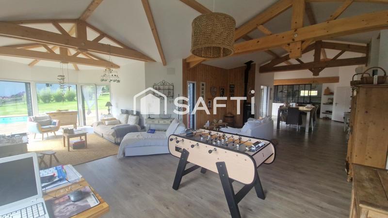 Maison - 228 m² - 7 pièces