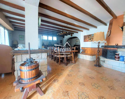 Maison - 285 m² - 8 pièces