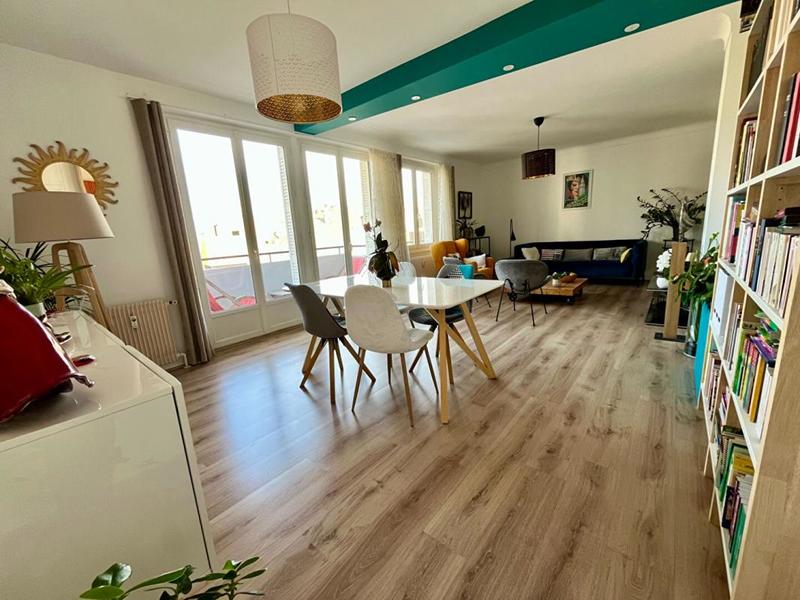 Appartement - 90 m² - 4 pièces