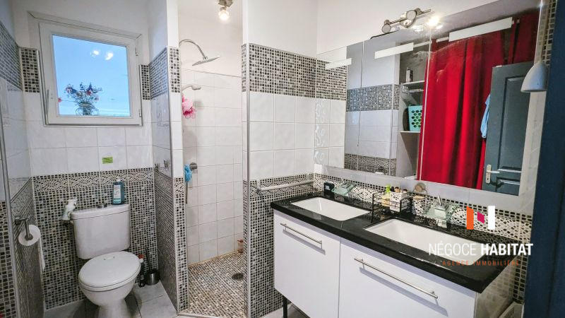 Maison - 235 m² - 10 pièces