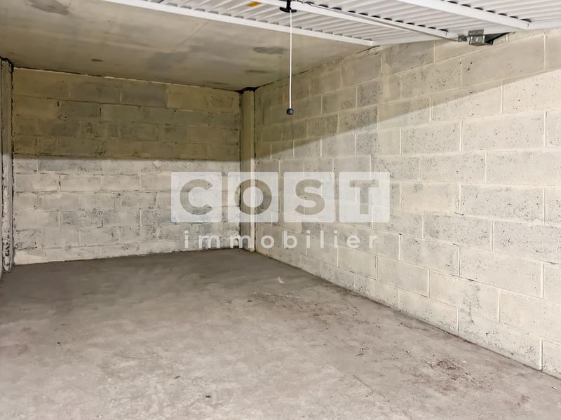 Parking / Garage - 11 m²