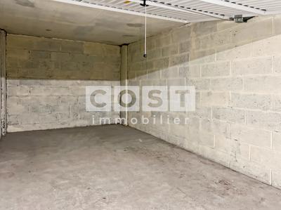 Parking / Garage - 11 m²