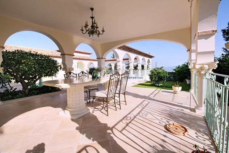 Villa - 325 m² - 10 pièces