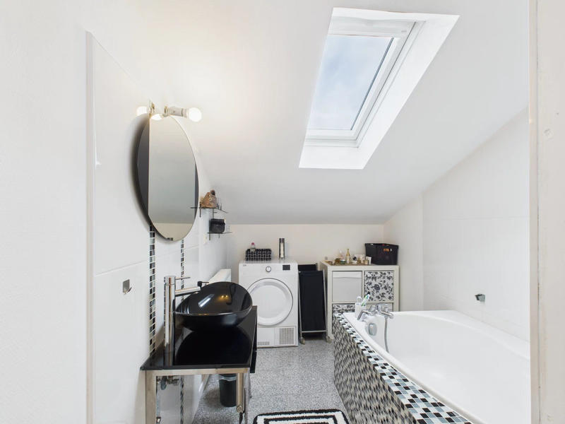 Appartement - 85 m² - 5 pièces