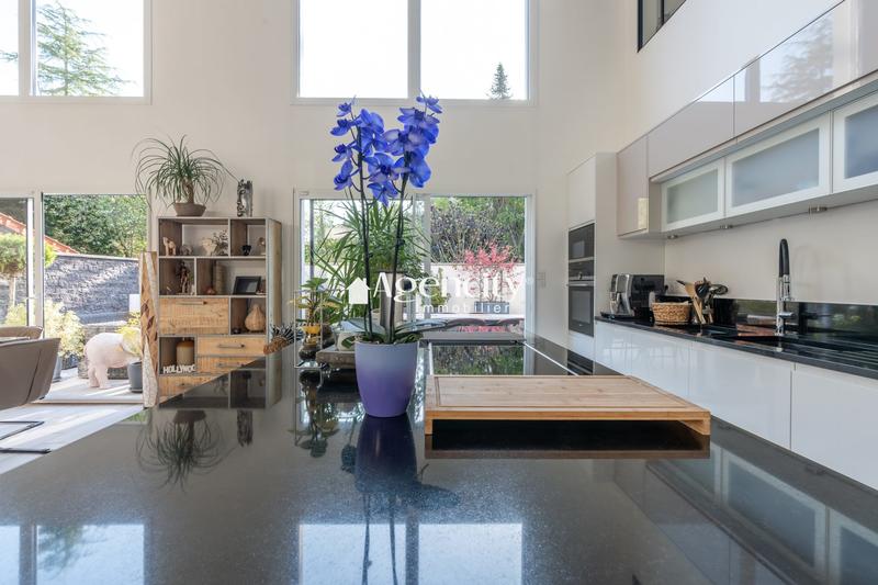 Maison - 200 m² - 8 pièces